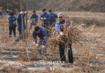 [포토] 농협유통 송년회는 농촌일손돕기!
