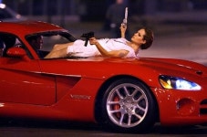 [자동차는 영화를 타고] (12) 섹시미녀와 스포츠카 - 닷지 바이퍼 SRT-10