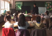 시골 아이들에 더 넓은 세상 보여주려 애쓰는 선생님
