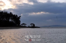 돌머리해변 초가 원두막 고즈넉