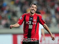 [SW포토]밝은 표정의 데얀