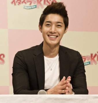 김현중, 일본서 취재경쟁…