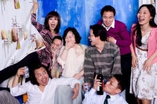 8년만에 돌아온 연극 돐날…386세대의 상처받은 자화상