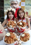 [포토] KFC, 양념소스에 마늘 입자가 듬뿍 들어 있는 ‘갈릭치킨’출시