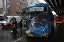 서대문구 버스3대 등 7중 추돌…13명 경상