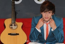 [포토] 포즈취하는 영국 가수 조 브룩스