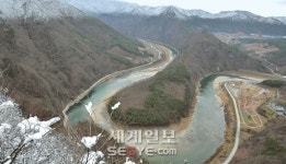 작은동이층 | 동강 휘돌며 빚어낸 비경… ‘작은 한반도’
