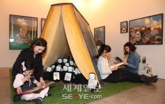 [포토] 디자인하우스 창립 35주년 기념 ‘책을 주제로 한 아트오브제’