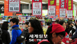 싼 물건 사러 왔는데…
