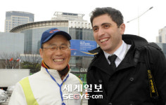 외국인 길안내도 하고 한국도 알리고