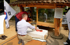 ‘호국의 불’ 3년째 지키는 ‘비목’ 작사가 한명희씨