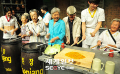 어르신들 외로움 ‘난타’