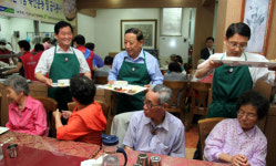 농협, 사랑의 계란 나눔행사 및 급식봉사 실시