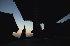 삭발·공양·예불… 체험하듯 책속으로 떠나는 템플스테이