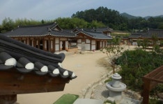 복원된 육영수 여사 생가