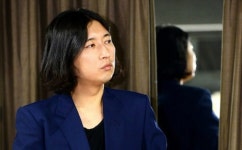 사보이 사우나로 연출가 데뷔하는 무대미술가 여신동