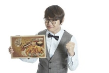 치킨창업 ‘해피오네’, 최효종과 전속모델 계약기념 이벤트