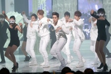신화 ‘This Love’-2PM ‘이 노래…’, ‘엠카’ 컴백 접전