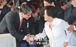 통일장관 5년 만에 ‘6·15행사’ 참석