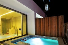 여름휴가지 거제도, 바닷가 풀빌라 스파펜션 ‘눈길’