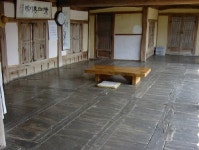 [부부건축가 임형남·노은주의 키워드로 읽는 건축과 사회] <76> 마루