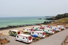 야영보다 편하다…카라반 캠핑 ‘북적’