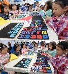 [포토] 다문화가정 어린이위한 자음 모음 교구