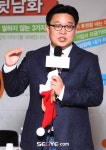 [포토] 서경덕 교수, 모금 뒷담화 즐겨주세요~