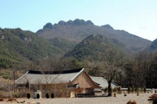 낙타 등처럼 솟은 여덟 봉우리… 어서 오라 손짓