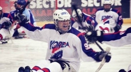 ‘우리는 썰매를 탄다’, 아이스 슬레지 하키 선수들의 감동과 눈물