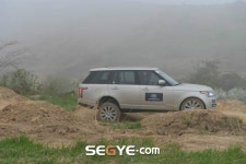 [시승기] 레인지로버 타고 오른 경주 토암산 자락