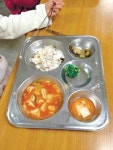 오리훈제 한 점?…초등학교 부실급식 너무하네