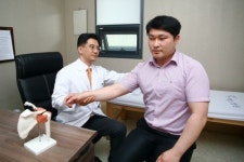 가벼운 충격에도 어깨 자주 빠지면…재발성 어깨 탈구 의심