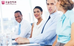 하반기 공채 시작…앞니 라미네이트 등 치아교정, 스펙쌓기로 자리매김