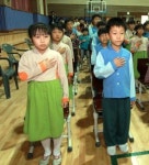 한복 교복 입으니 몸가짐이 달라져