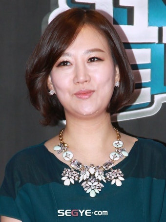 [포토] 장윤정, '화려한 목걸리' 눈에 콕! 띄네~