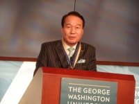 이수동 STG 회장, 조지워싱턴대 총장 메달 받아