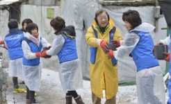 구룡마을 주민에 연탄 2600장 전달