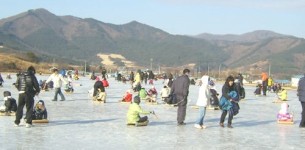 “신나는 방학, 전통 얼음썰매 타러 가요”