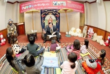 “리조트서 재밌는 구연동화 들어요”