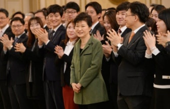 여야, '대통령 취임 2주년' 쓴소리