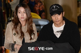 [포토] 이병헌-이민정 부부, '4월 출산 앞두고 동반 귀국'