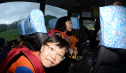 나는 옴천초등학교에 다닌다