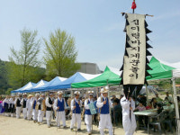 [S 스토리] ○○엄만 전 부치고… △△아빤 마당극… 조용하던 시골마을 한바탕 웃음꽃