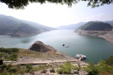 가뭄으로 거북등 처럼 갈라진 소양강댐 상류