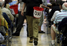 현금 동 나고 슈퍼마켓 텅 비어… 환호가 다시 절망으로