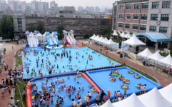 초등학교 운동장이 ‘워터파크’로