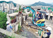 ‘개발 산물’ 금화시범아파트 44년 만에 철거