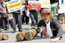 선상카지노 백지화 요구 갱목시위 벌여