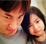 타블로 하루, 완전 똑같이 닮은 부녀 일상 셀카보니 귀여워 “엄만 잠꾸러기 췌!”